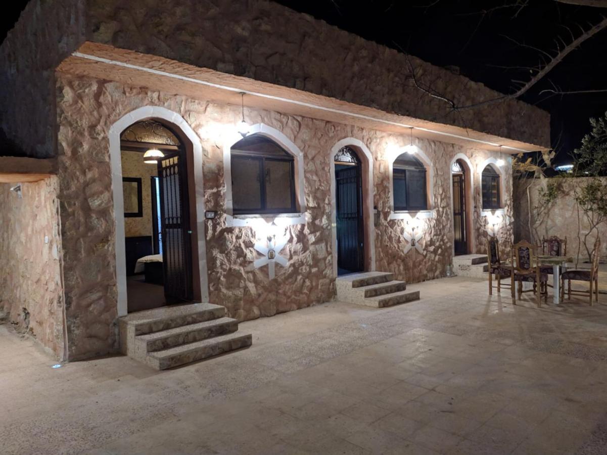 Guest House Attallah ワディ・ムーサ エクステリア 写真