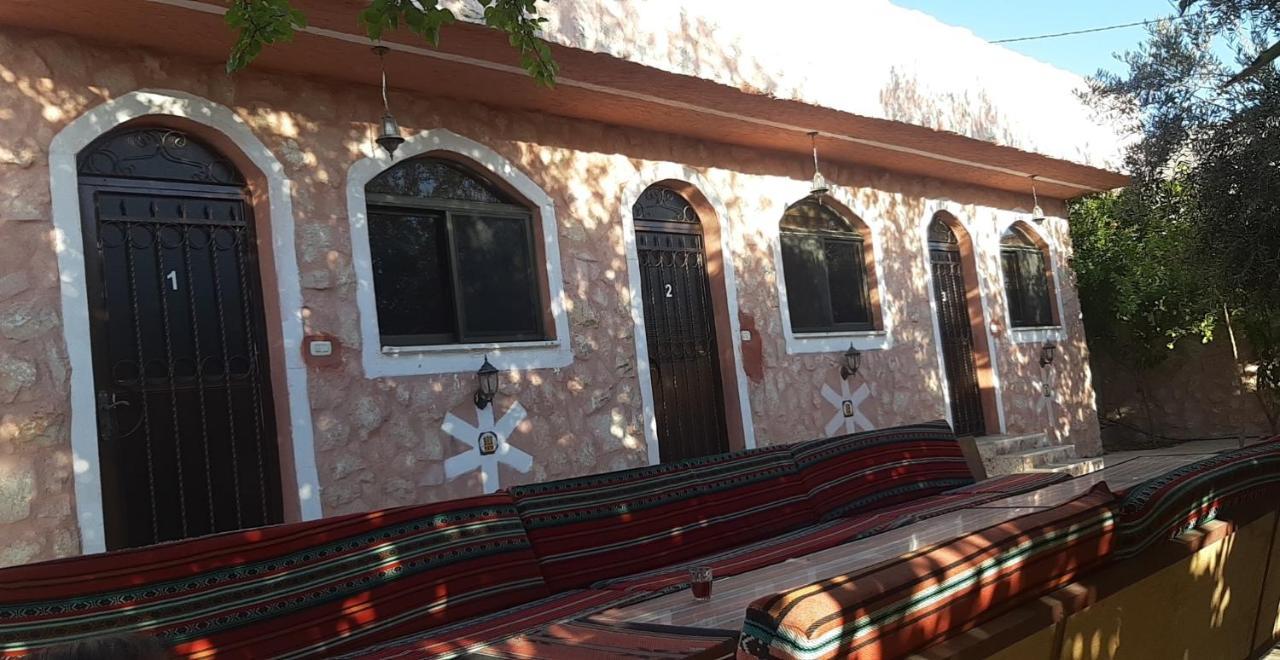 Guest House Attallah ワディ・ムーサ エクステリア 写真